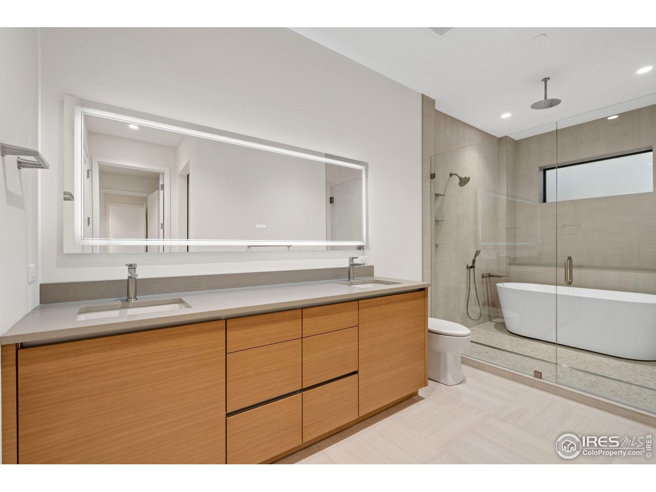 205 E 6th St 300