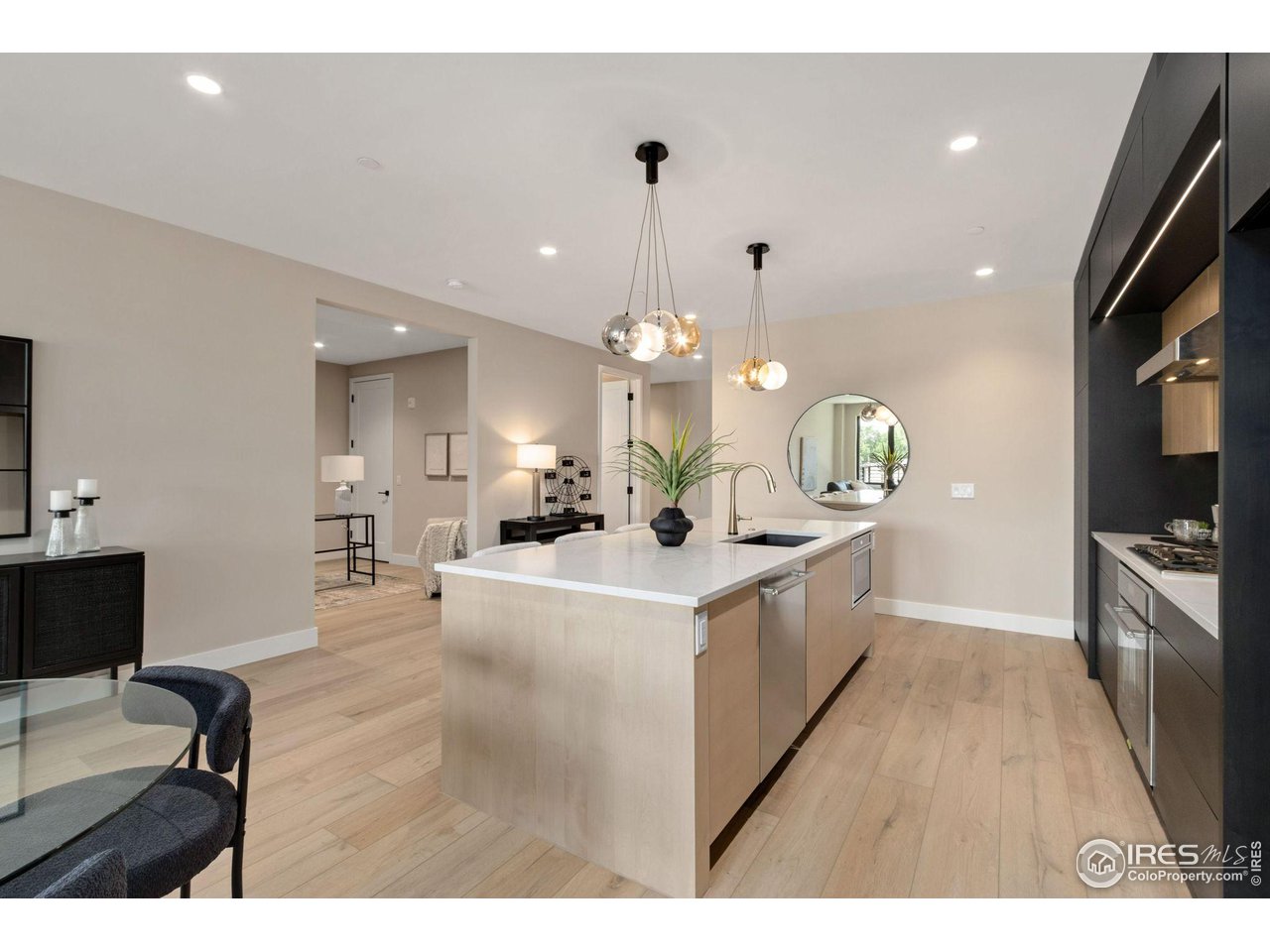 205 E 6th St 305