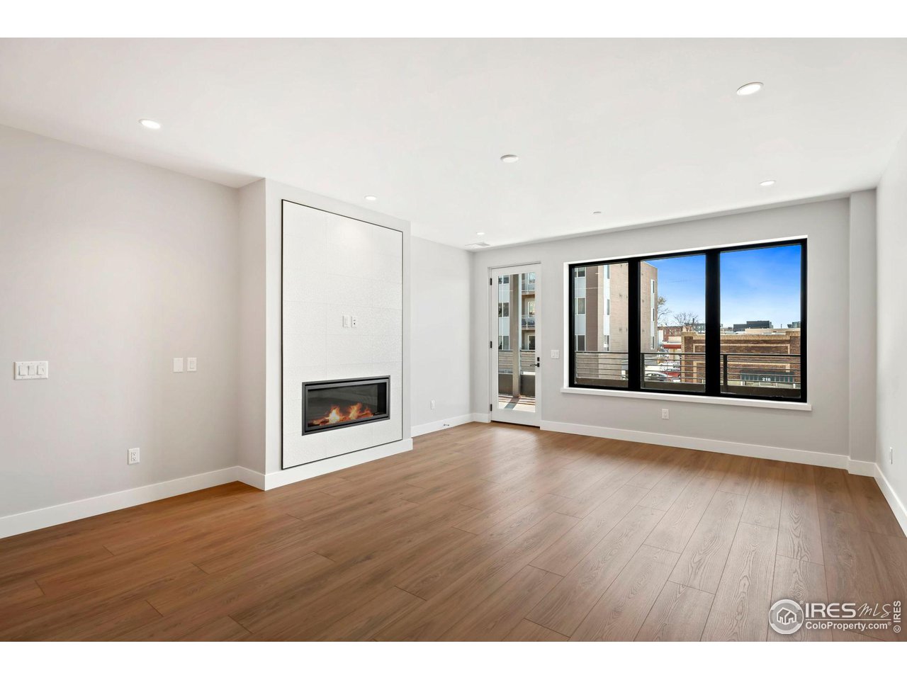 205 E 6th St 205