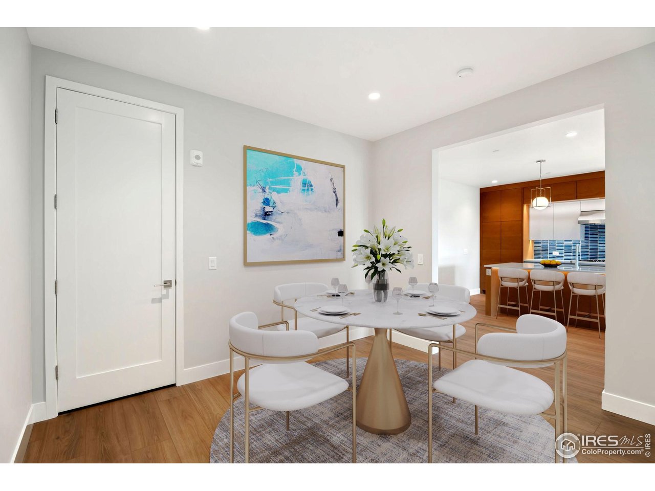 205 E 6th St 205