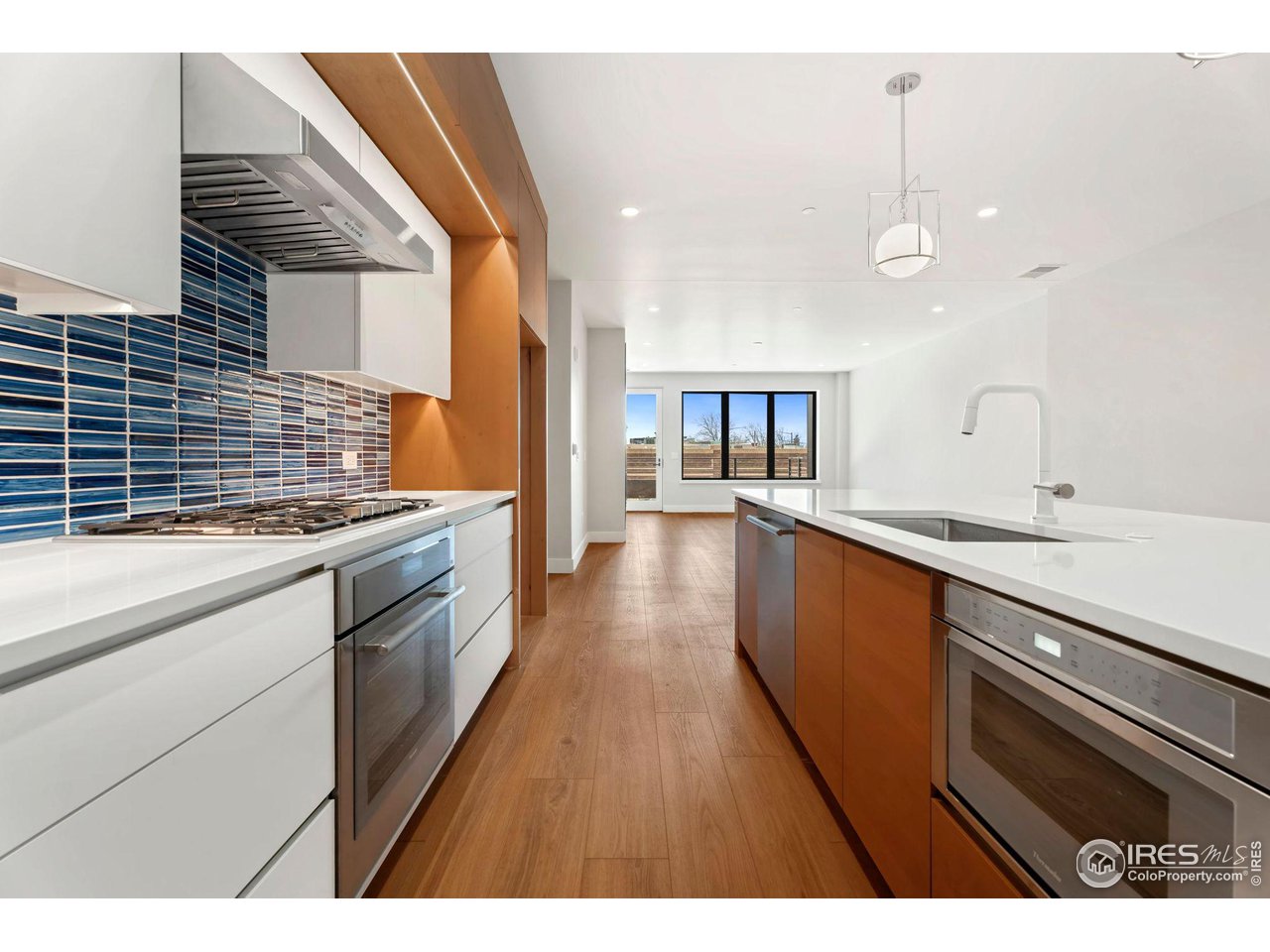205 E 6th St 205