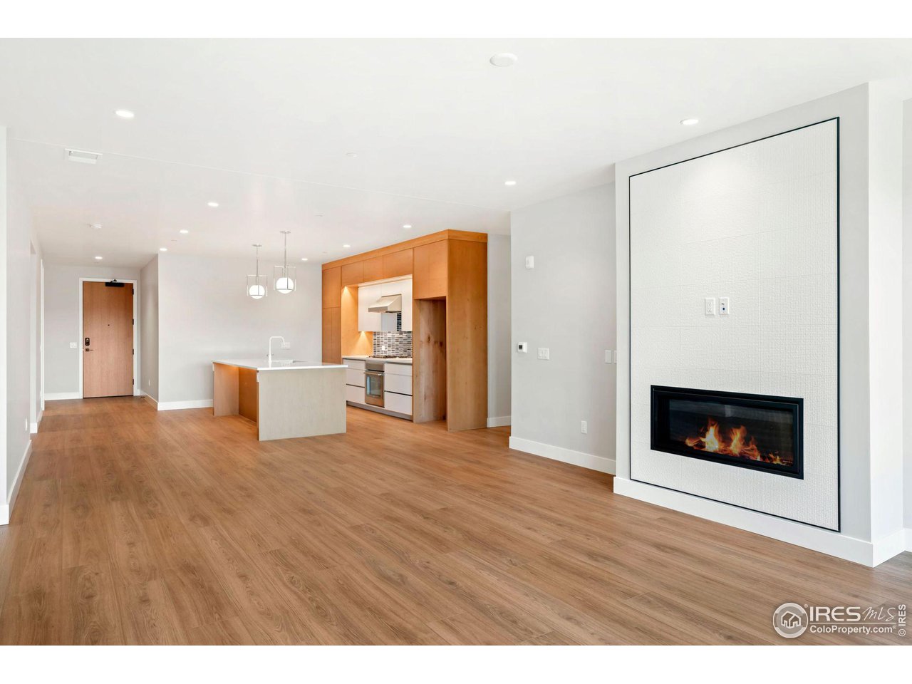 205 E 6th St 205