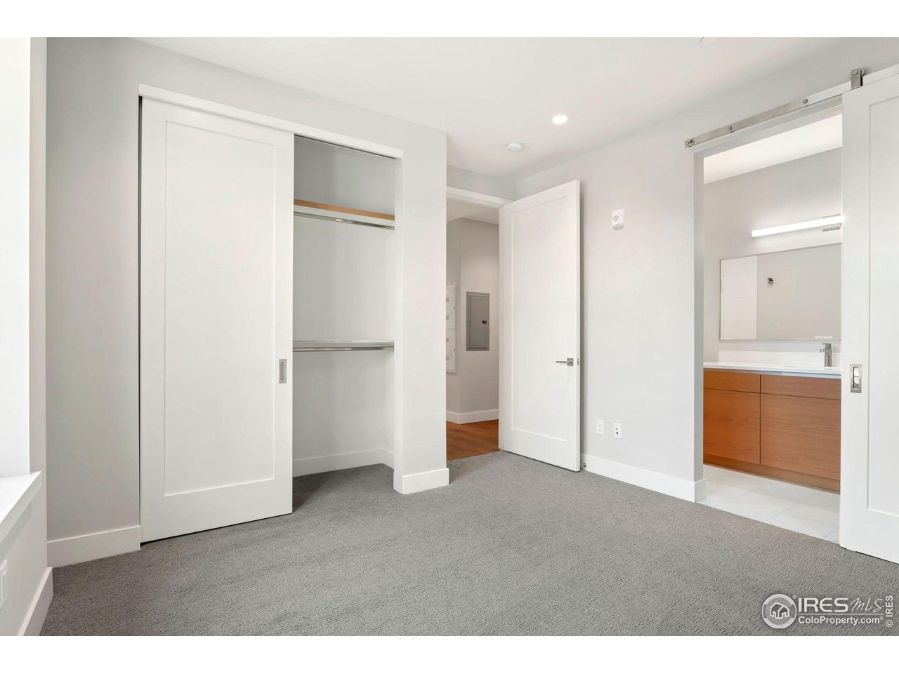 205 E 6th St 205