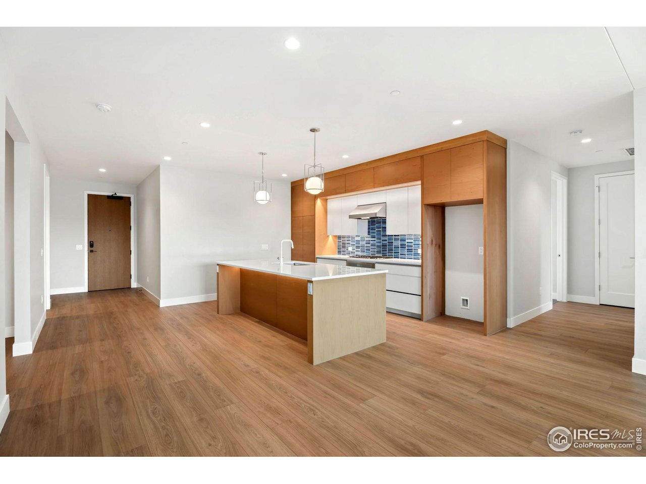 205 E 6th St 205