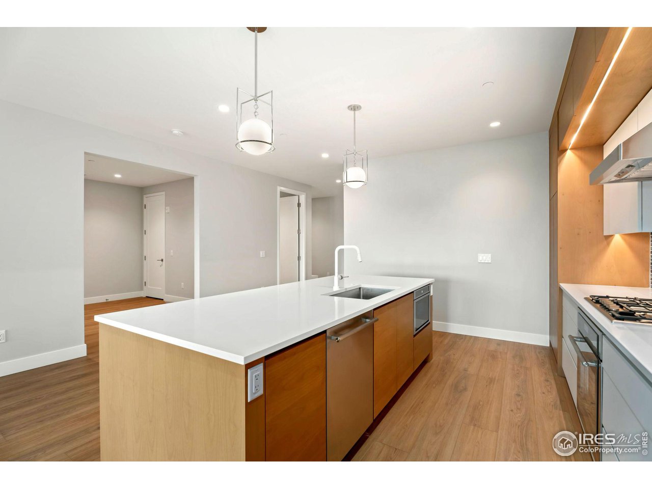 205 E 6th St 205