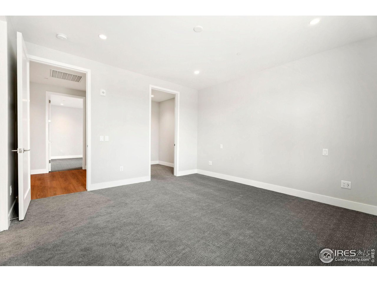 205 E 6th St 205