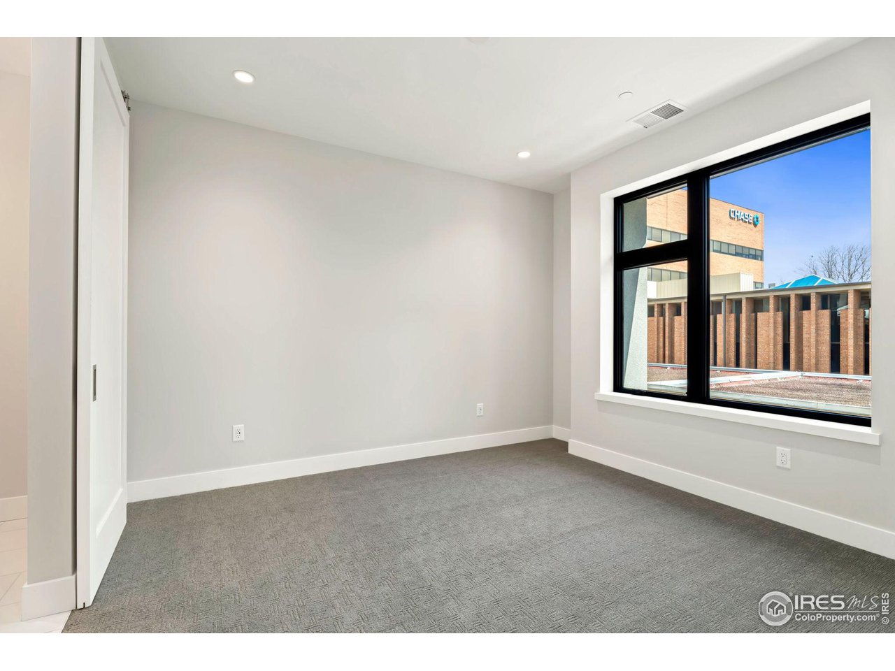 205 E 6th St 205