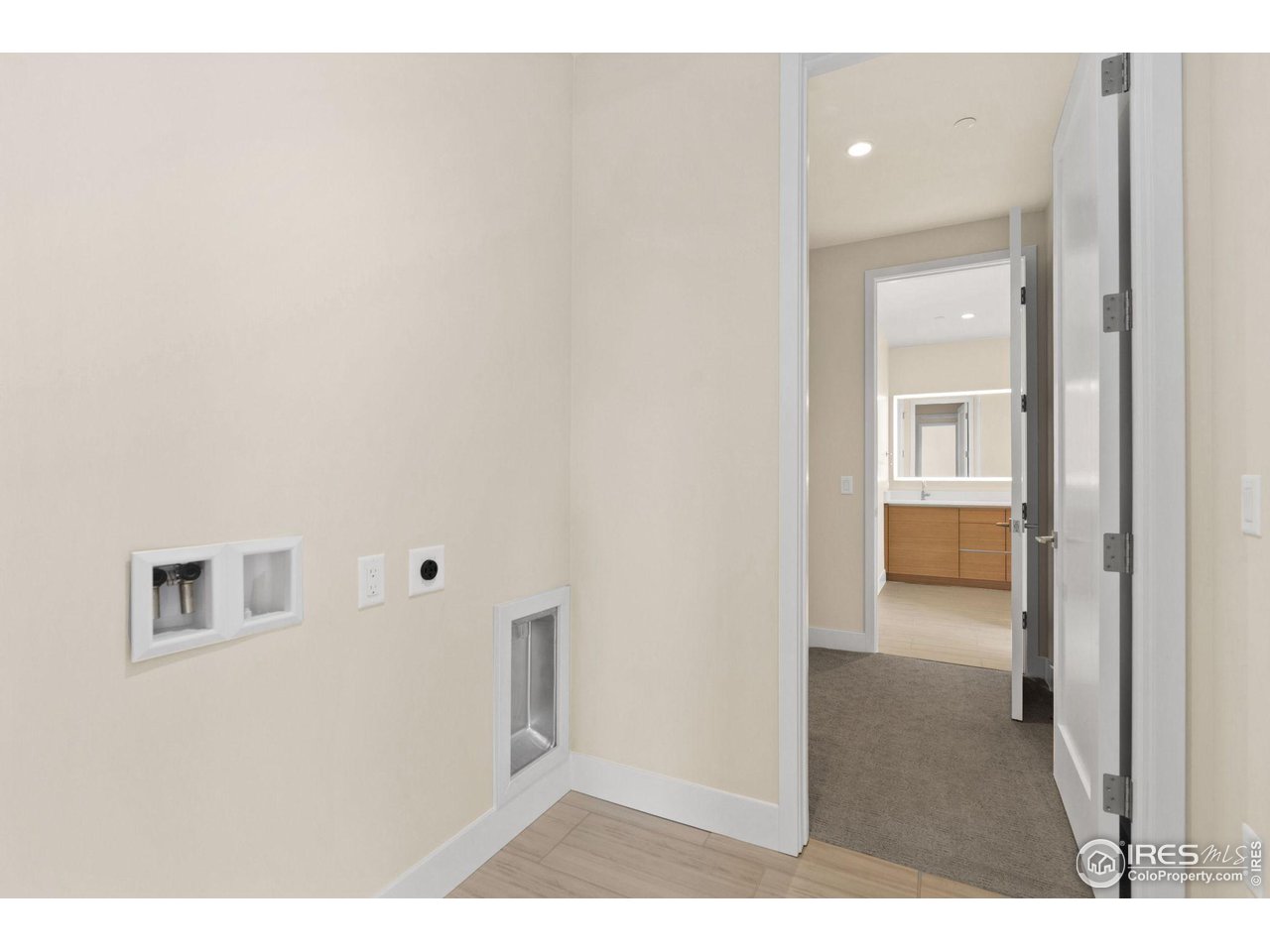 205 E 6th St 200