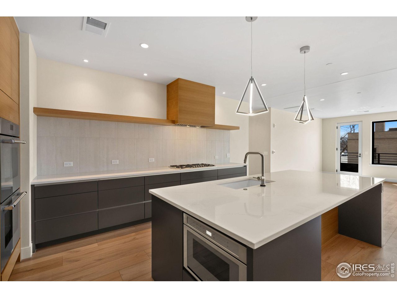 205 E 6th St 200