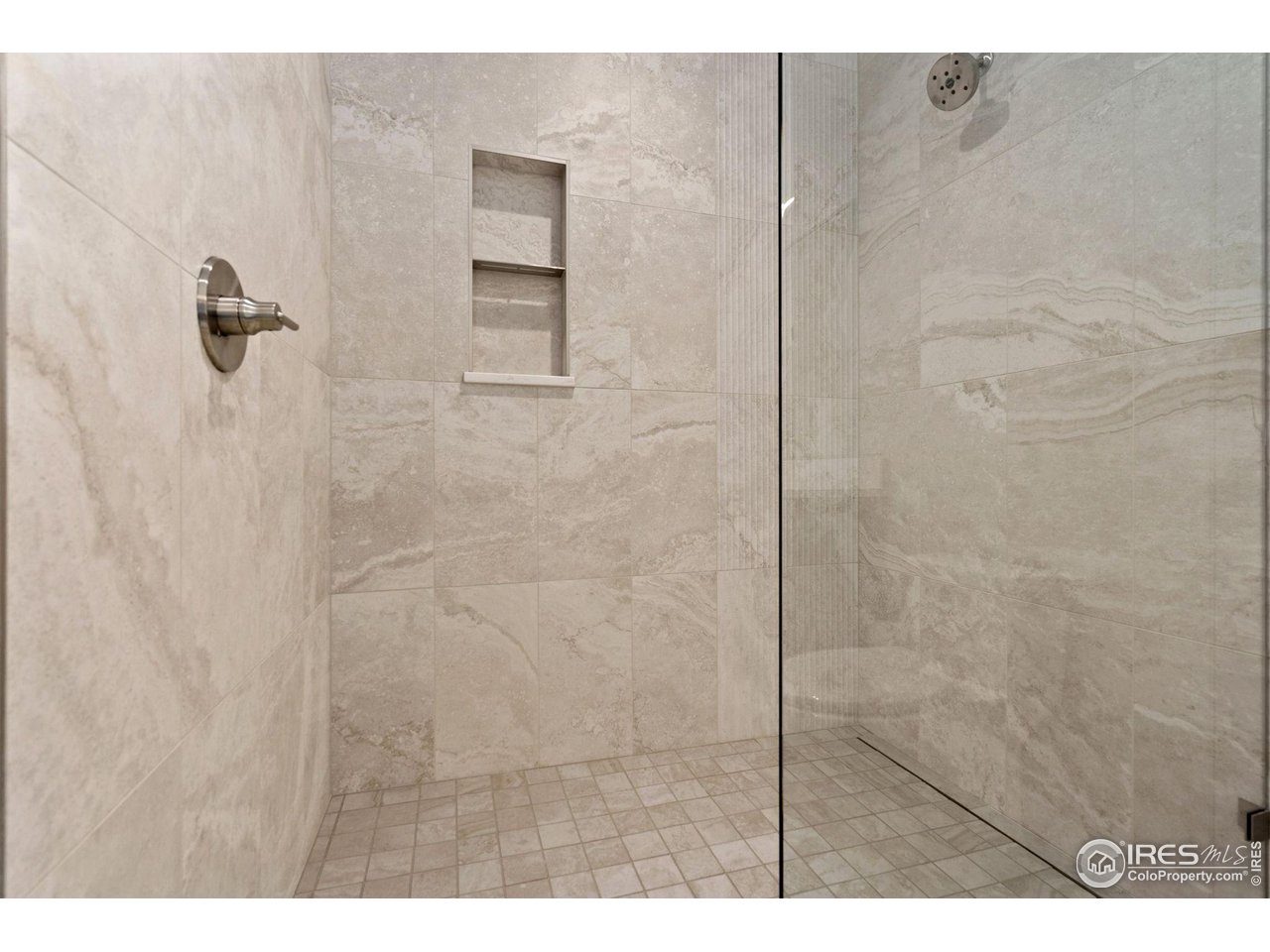 205 E 6th St 200