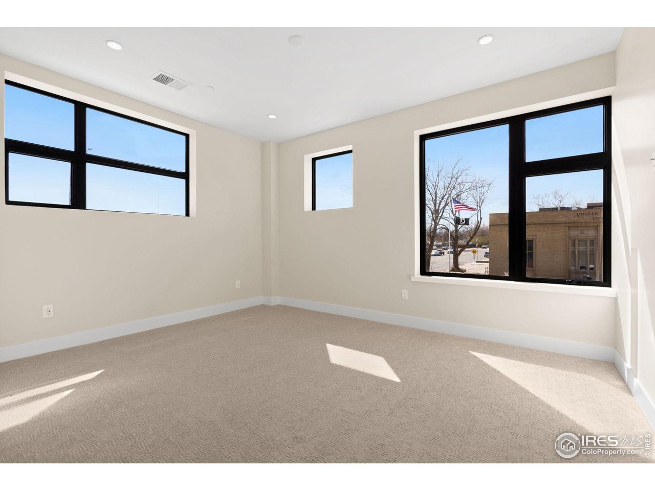 205 E 6th St 200