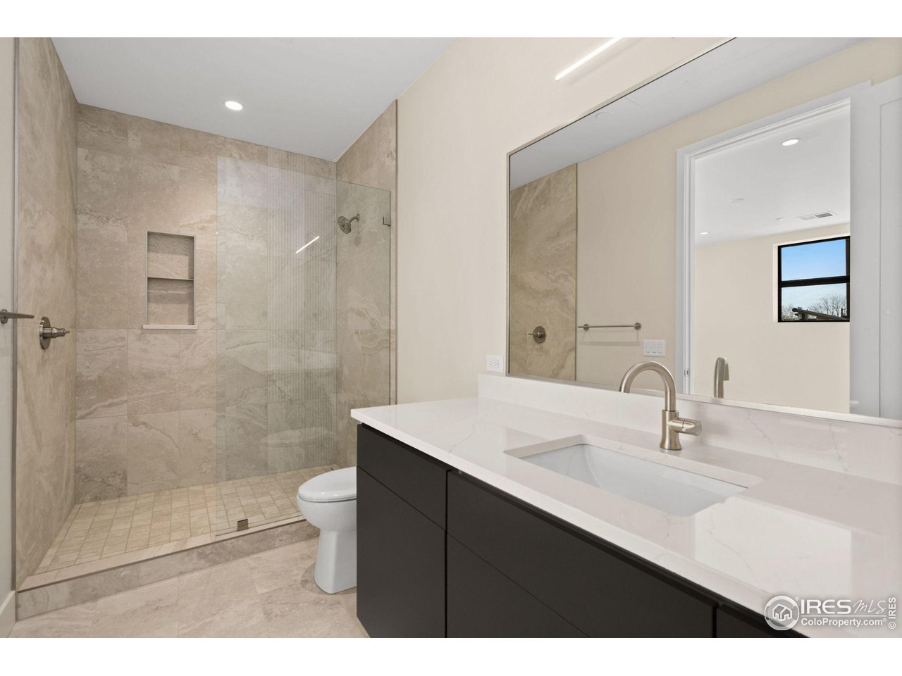 205 E 6th St 200