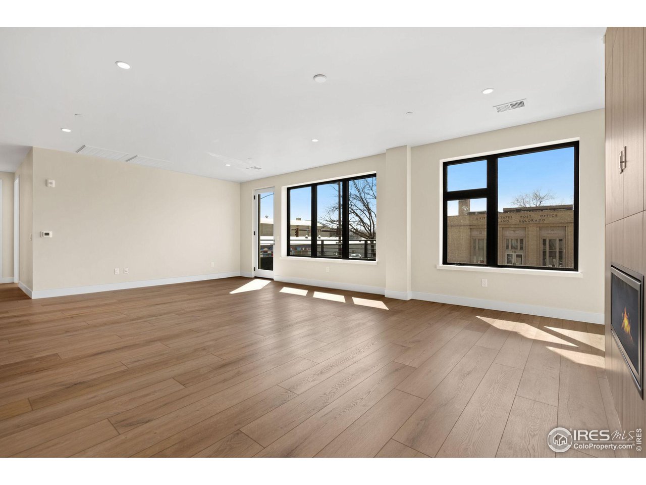205 E 6th St 200