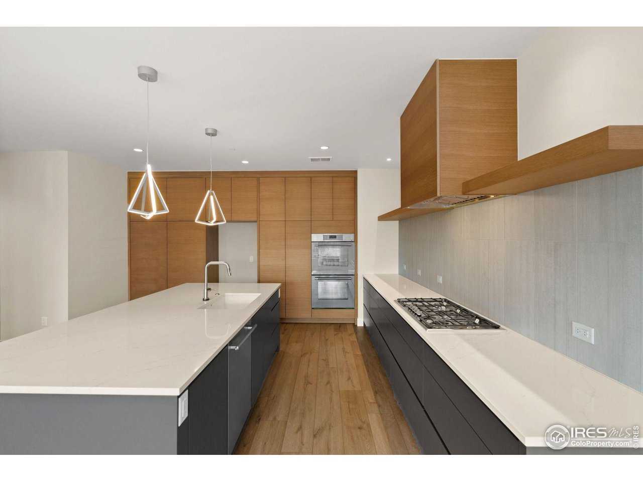 205 E 6th St 200