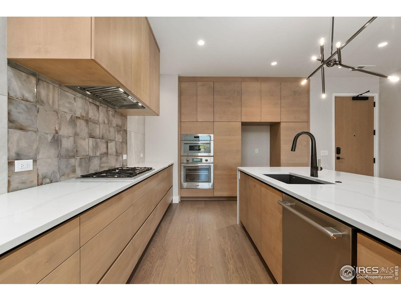 205 E 6th St 302