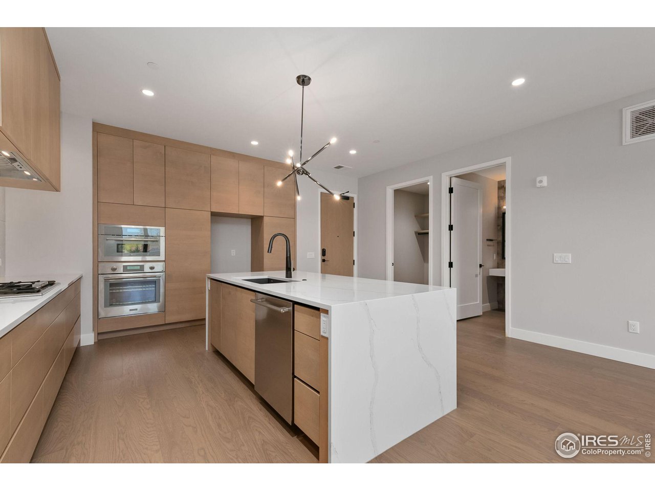 205 E 6th St 302