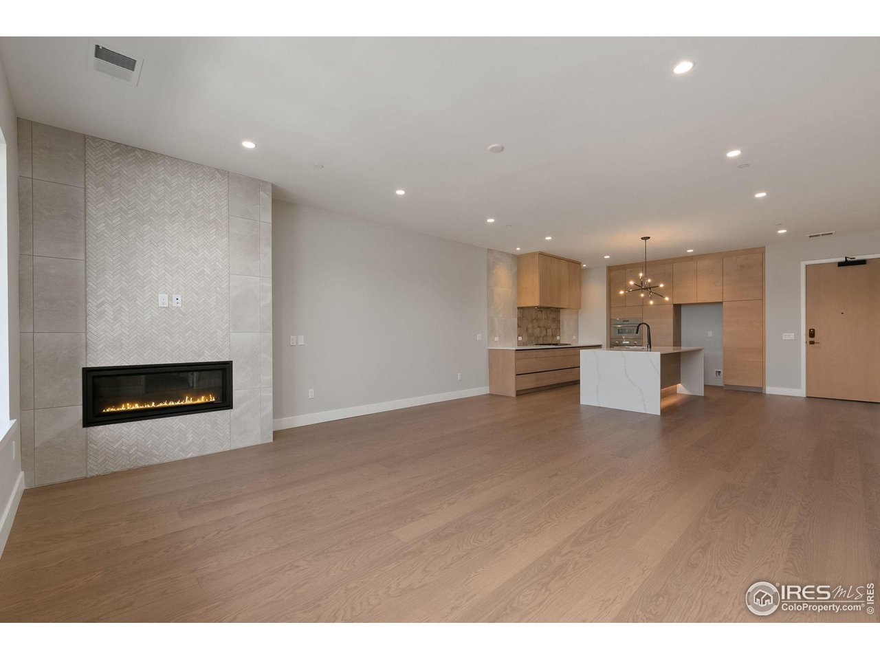 205 E 6th St 302