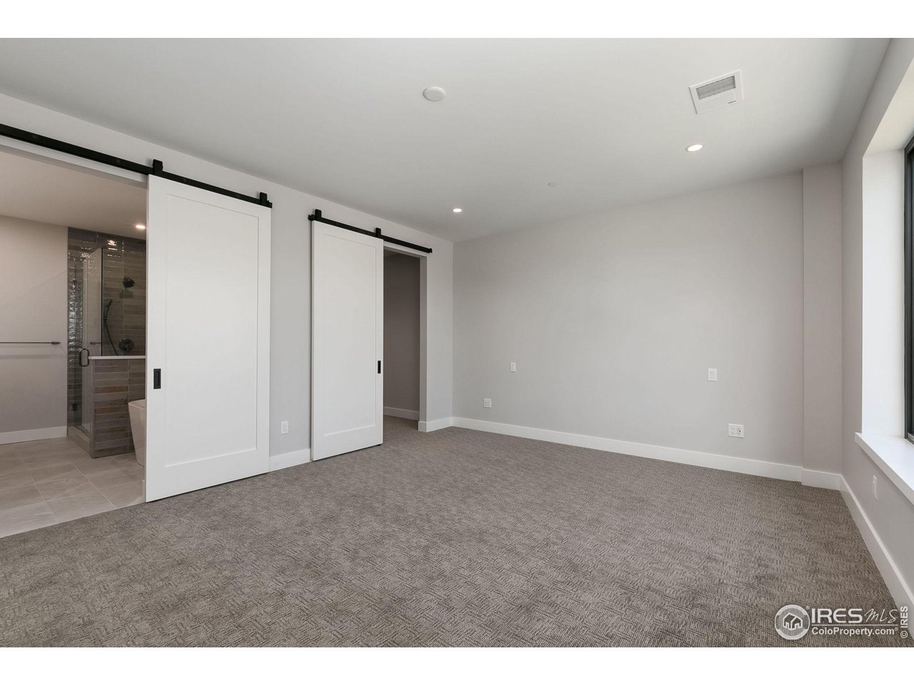 205 E 6th St 302