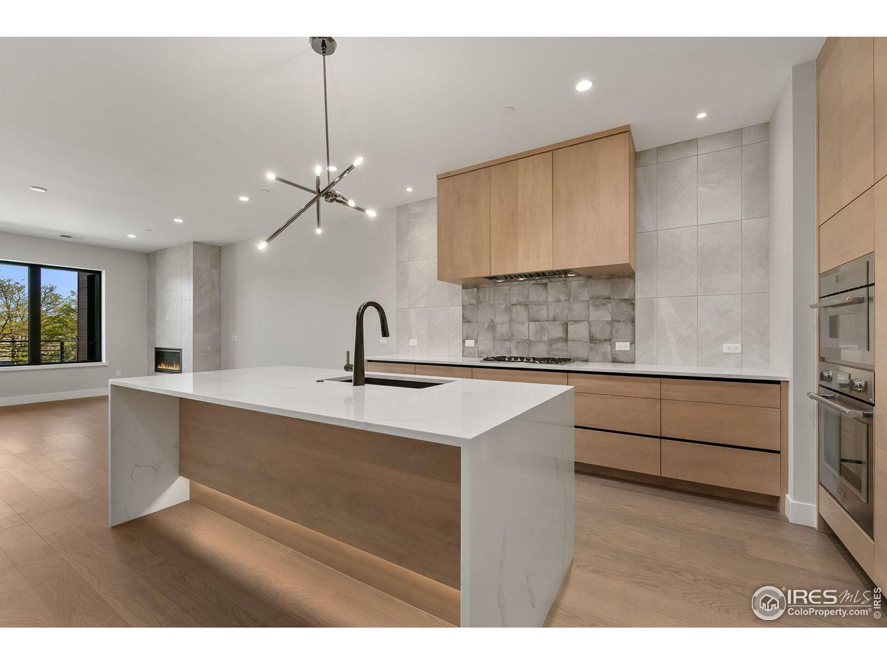 205 E 6th St 302