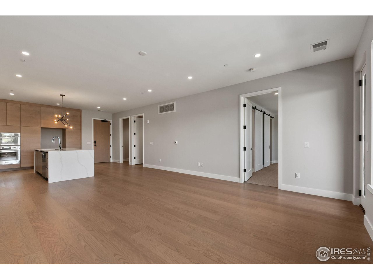 205 E 6th St 302