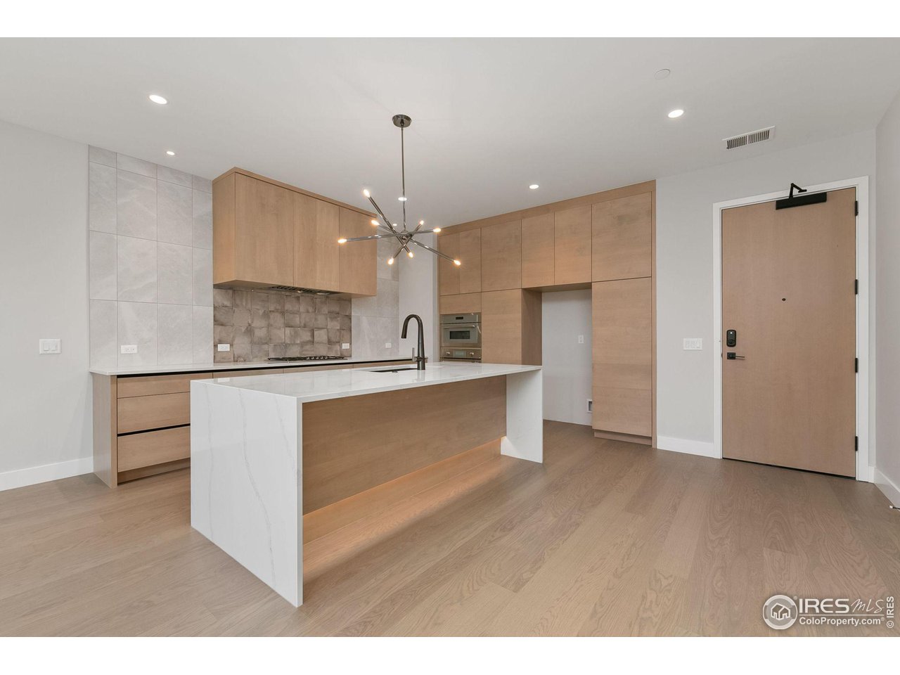 205 E 6th St 302