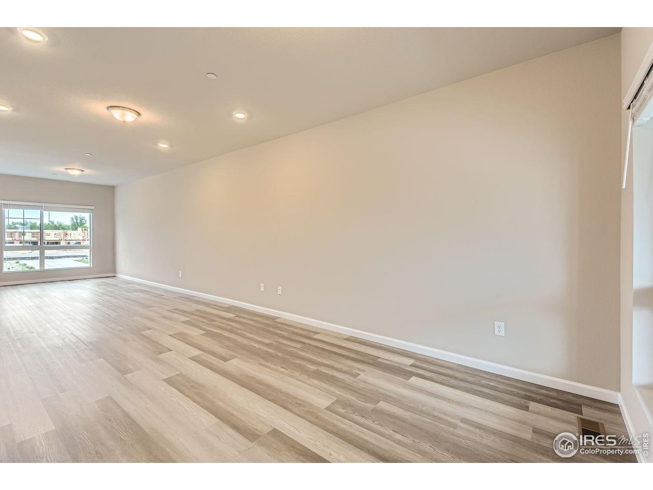 1002 Collamer Dr 2