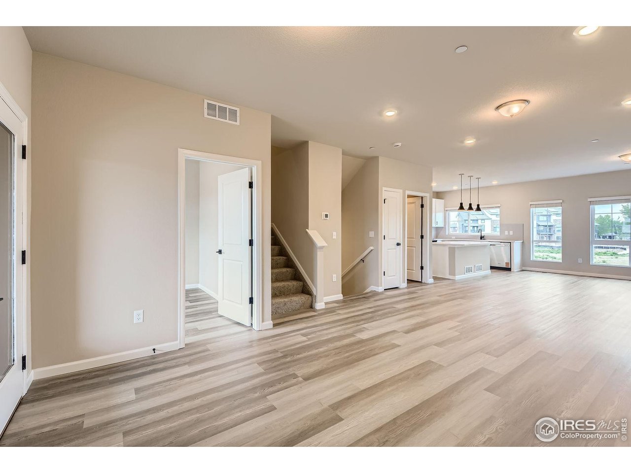 1002 Collamer Dr 2