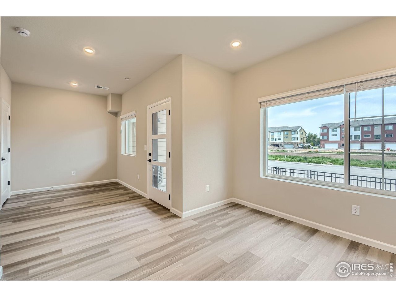 1002 Collamer Dr 2
