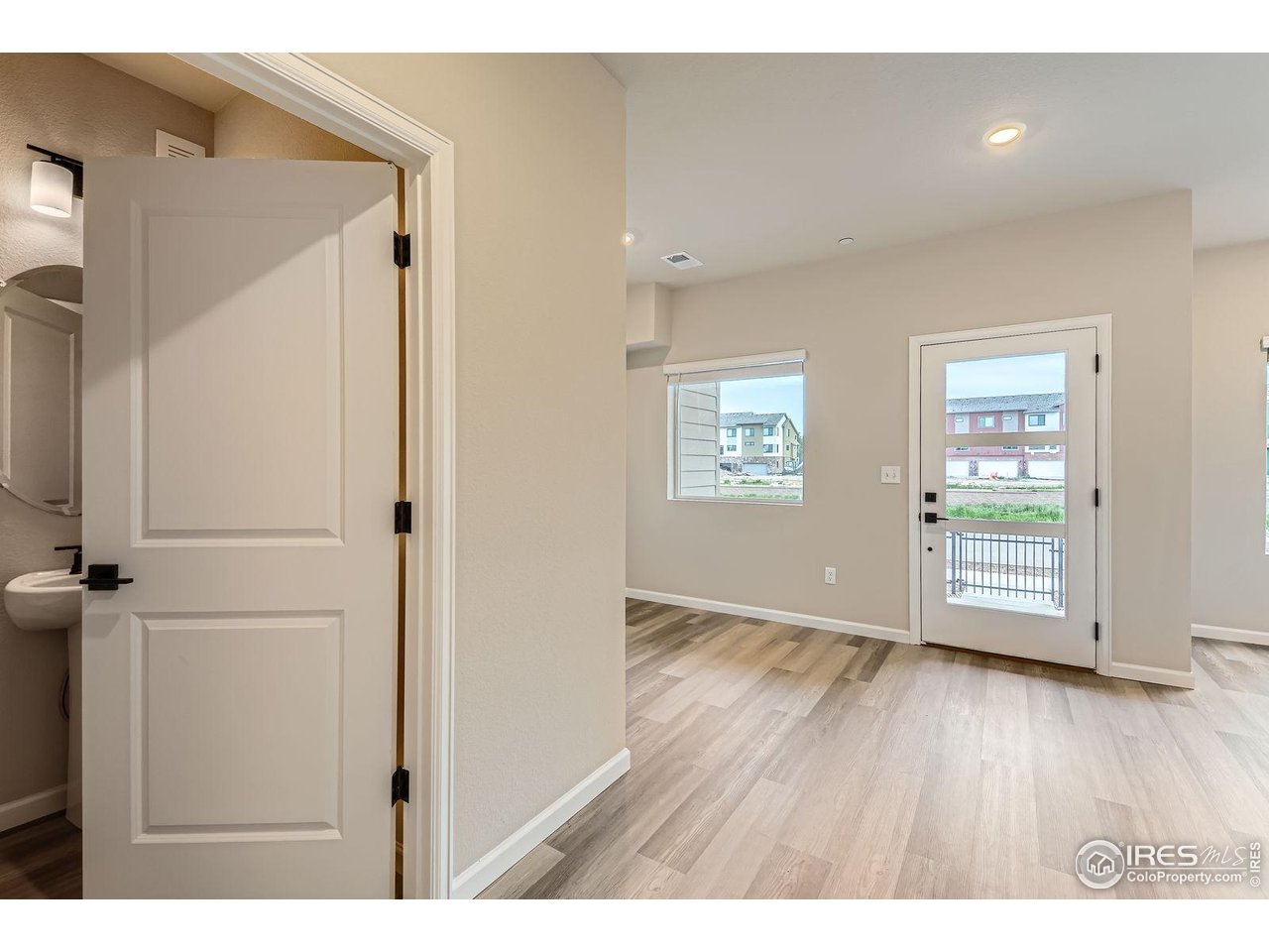 1002 Collamer Dr 2