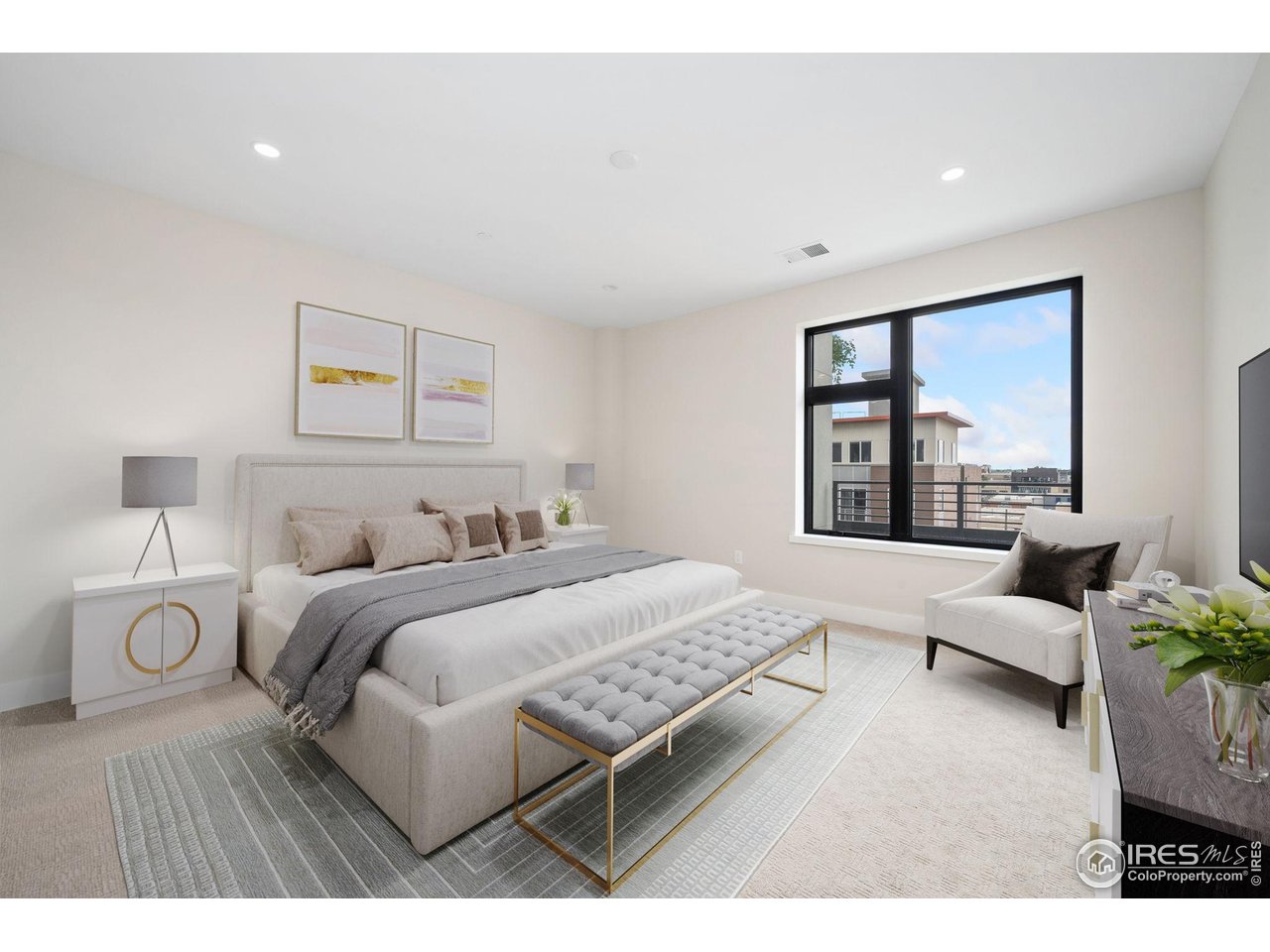 205 E 6th St 400