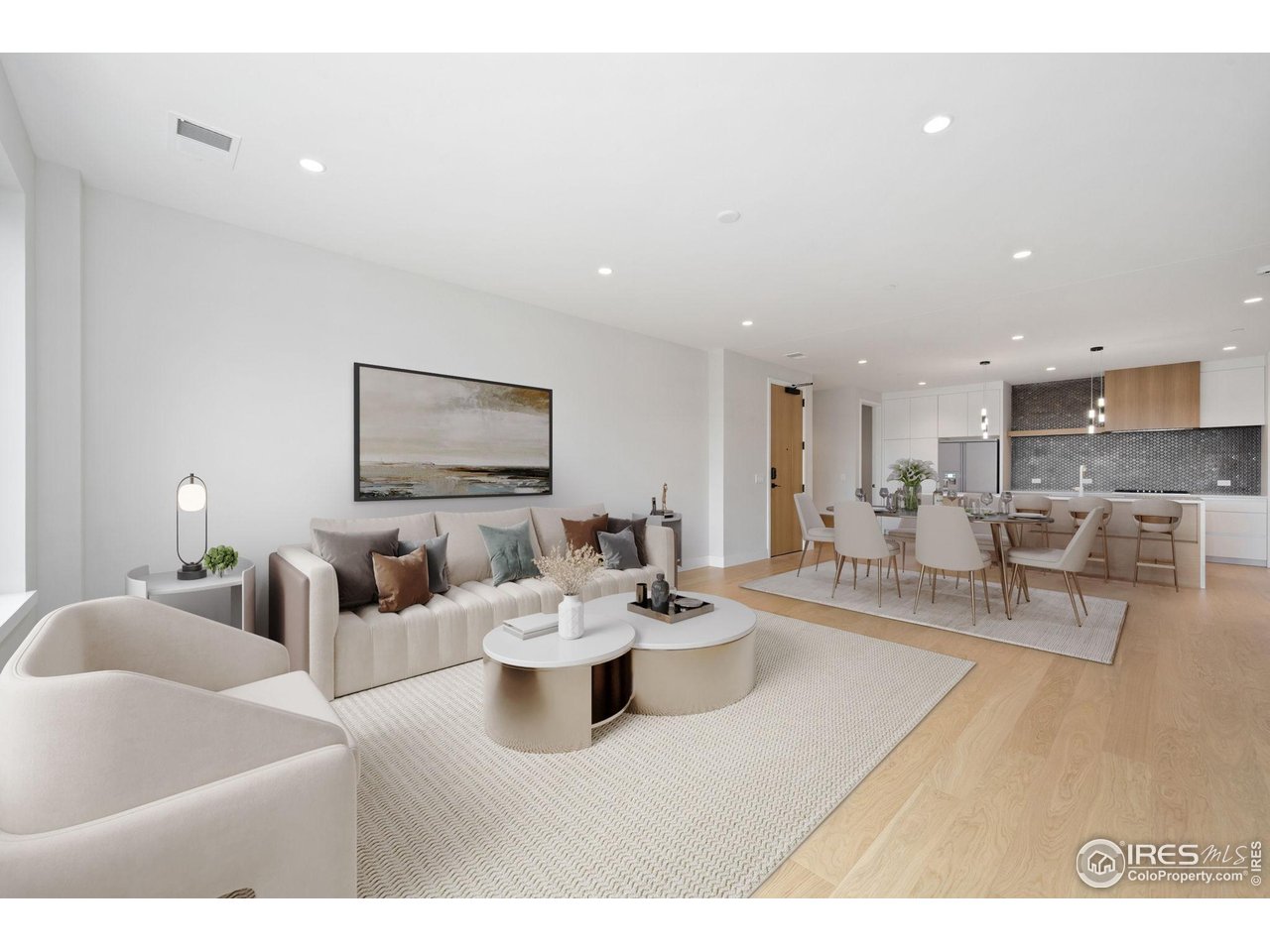 205 E 6th St 400