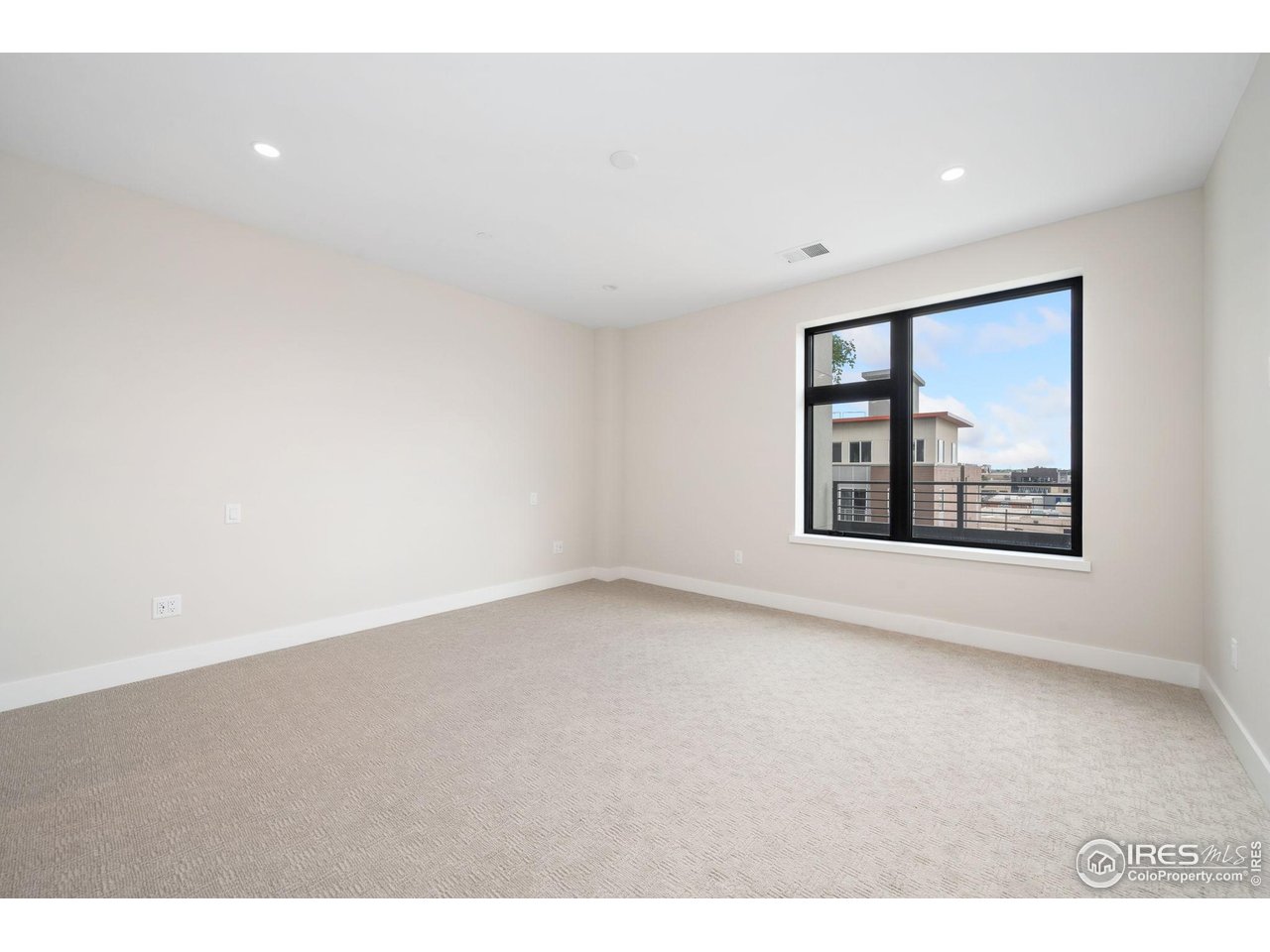 205 E 6th St 400