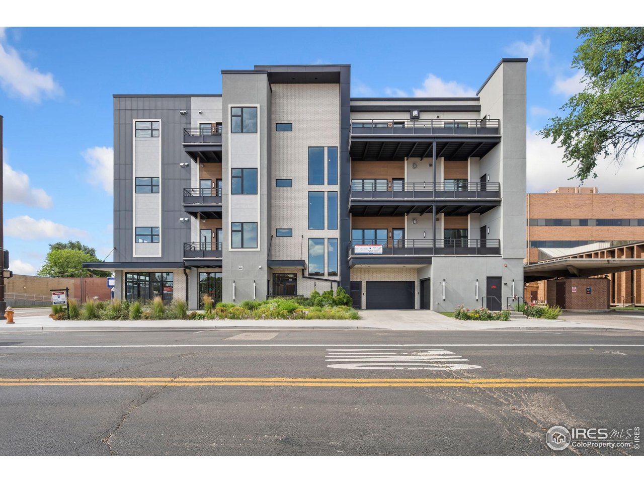 205 E 6th St 400