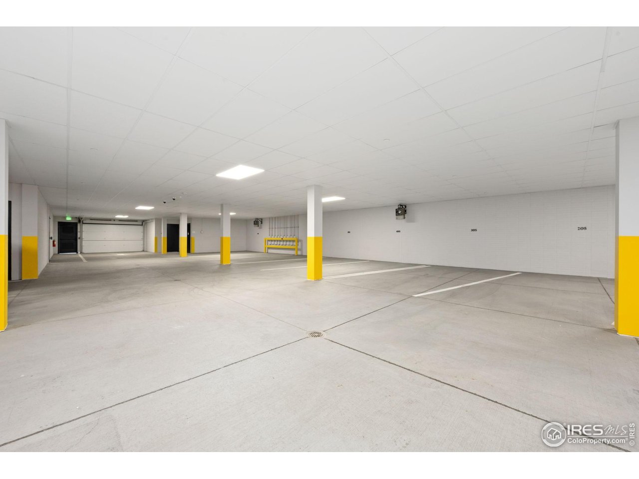 205 E 6th St 400