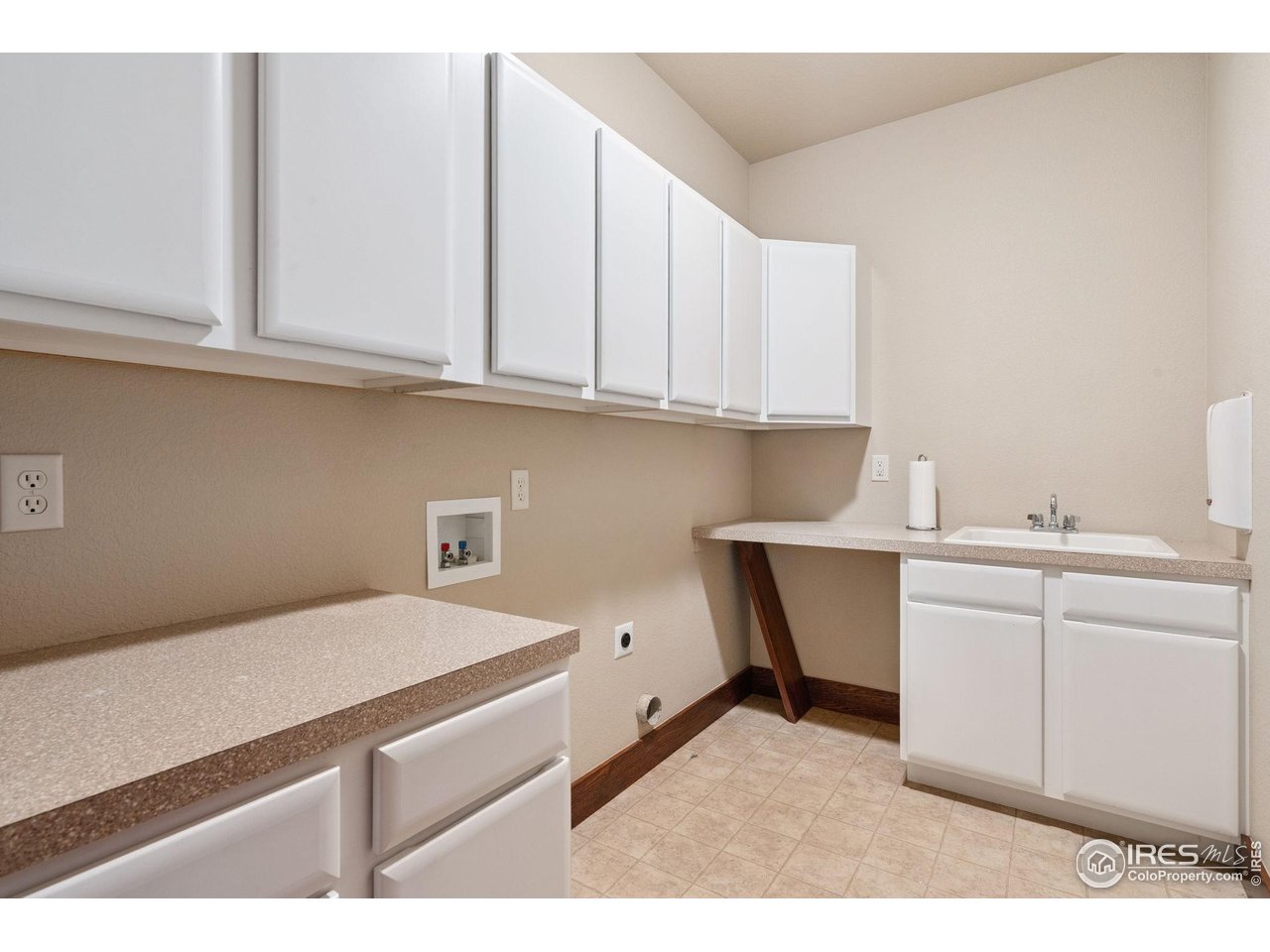 3349 Egret Ct