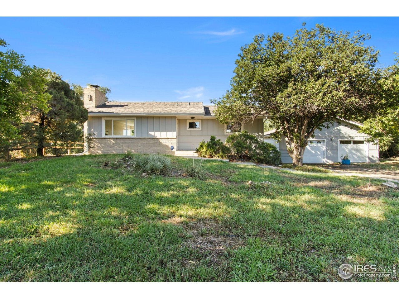 1049 S Summit View Dr