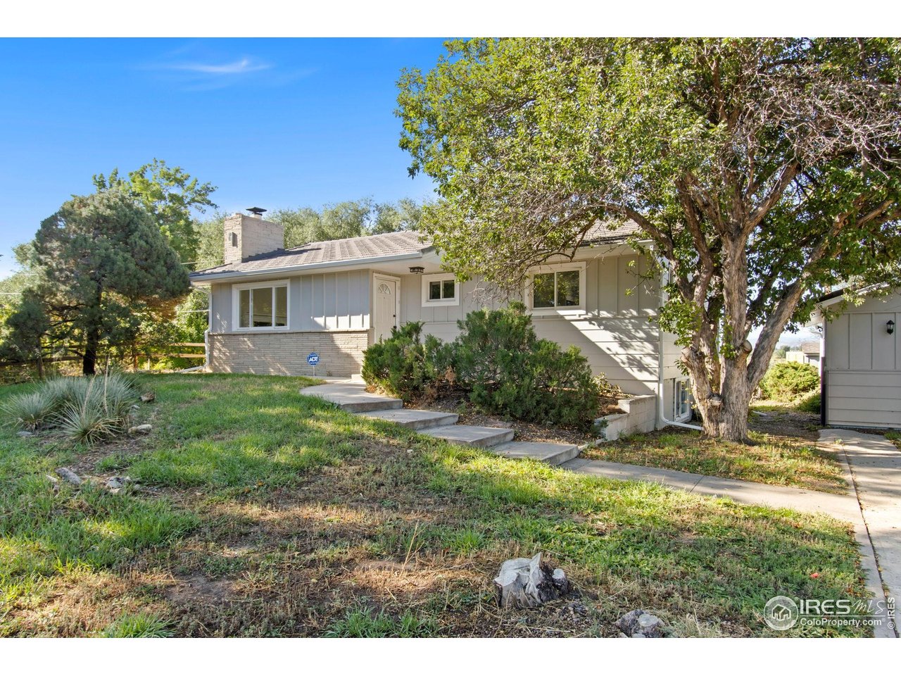 1049 S Summit View Dr