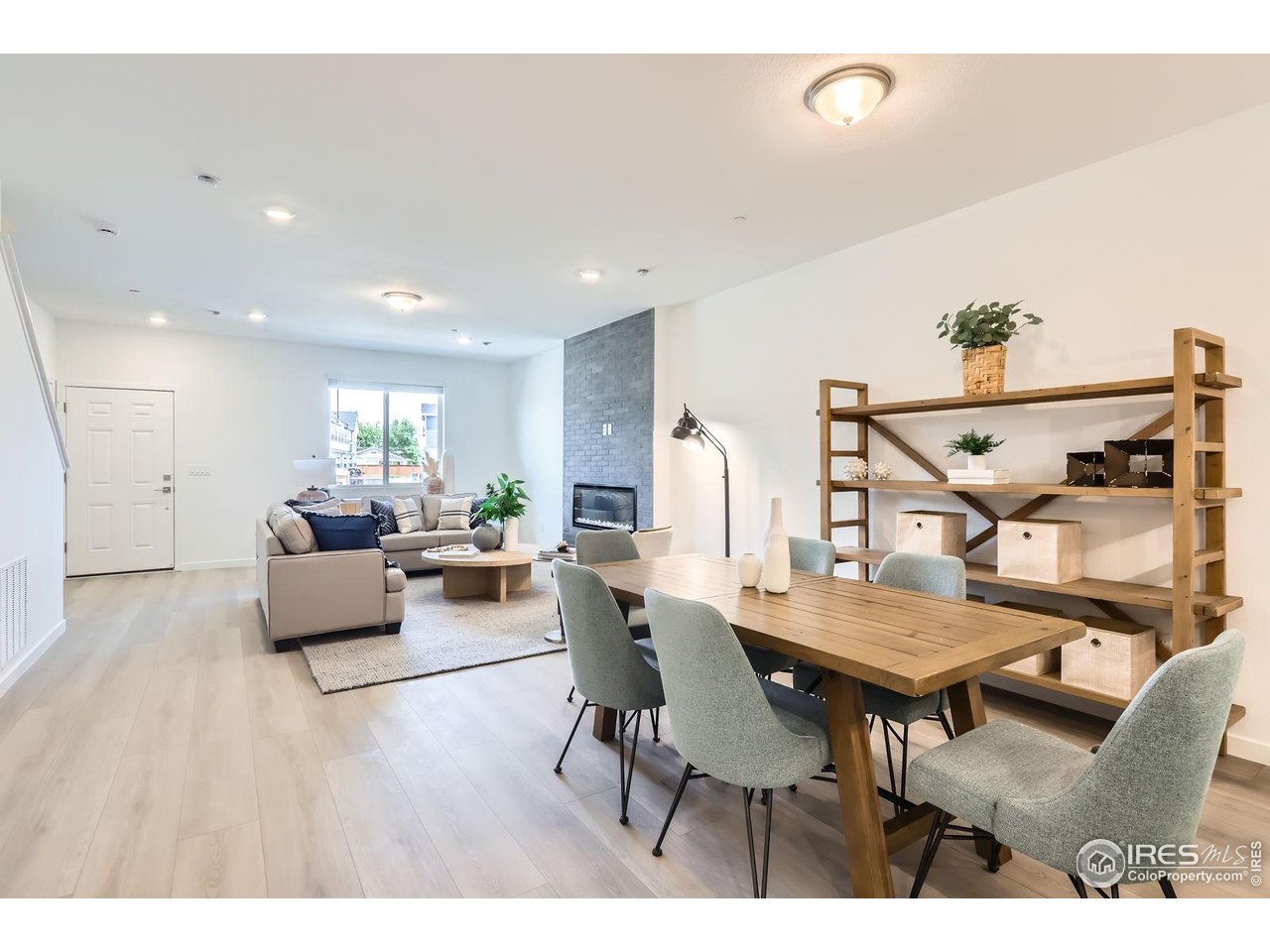 2768 Bear Springs Cir