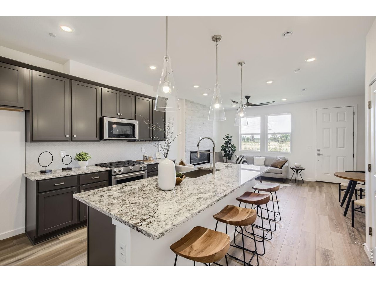 2807 Bear Springs Cir