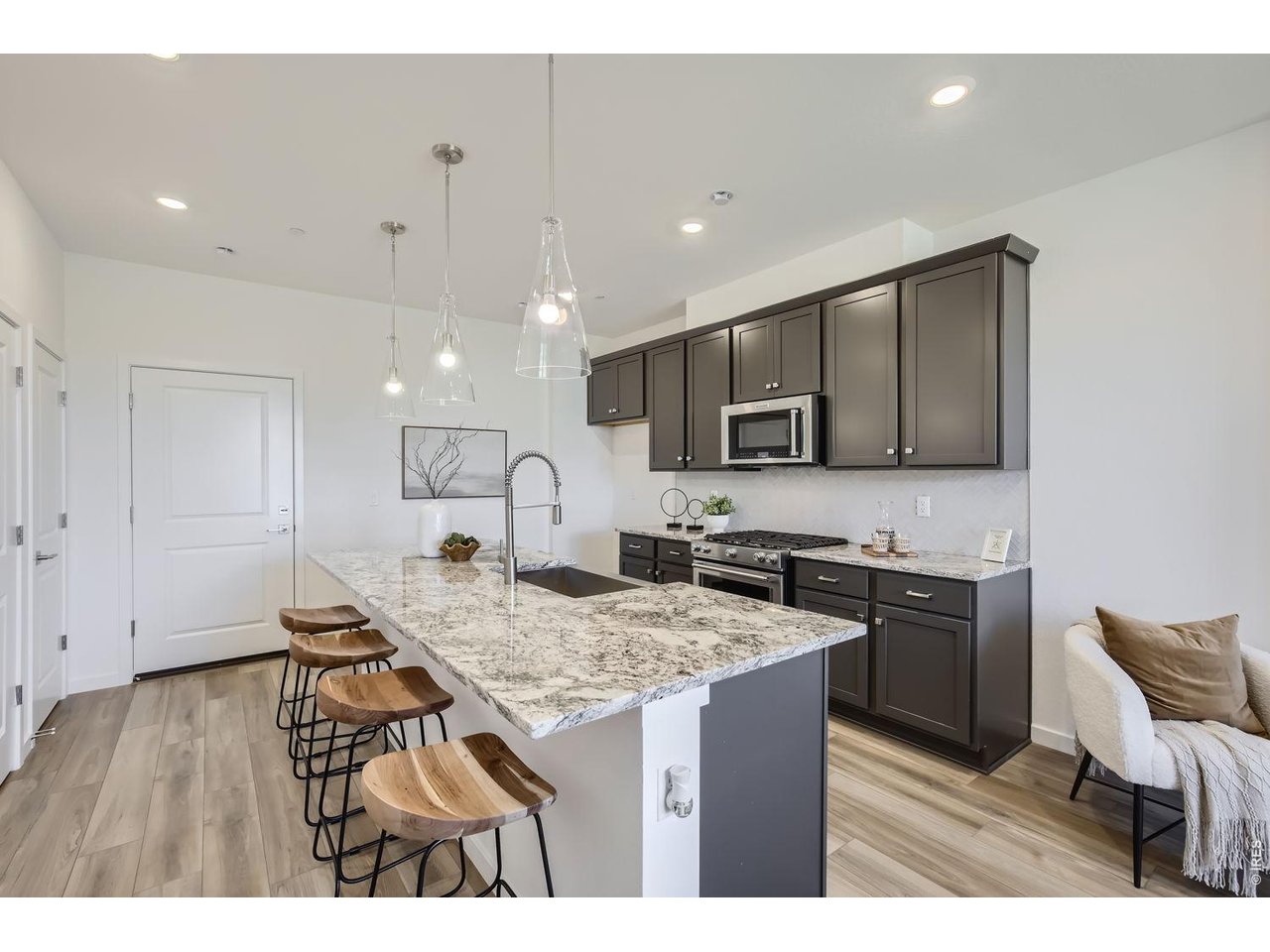 2807 Bear Springs Cir
