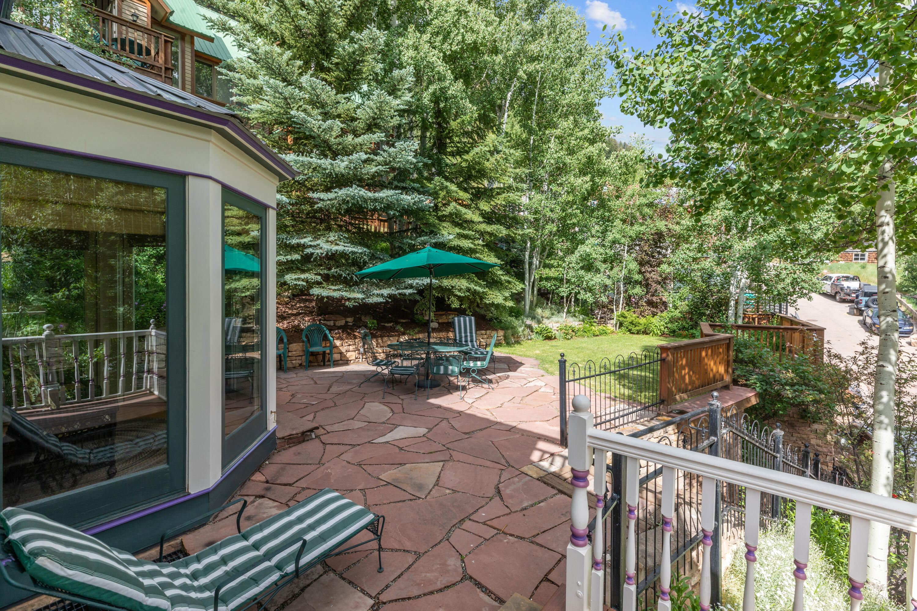 131 E Gregory Avenue