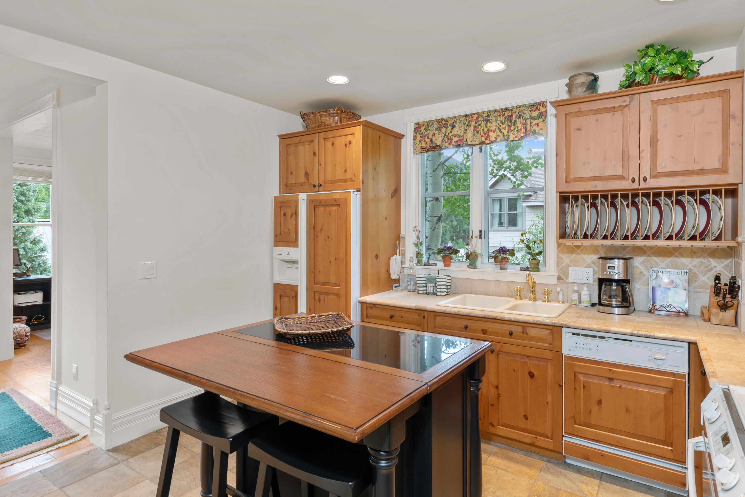 131 E Gregory Avenue