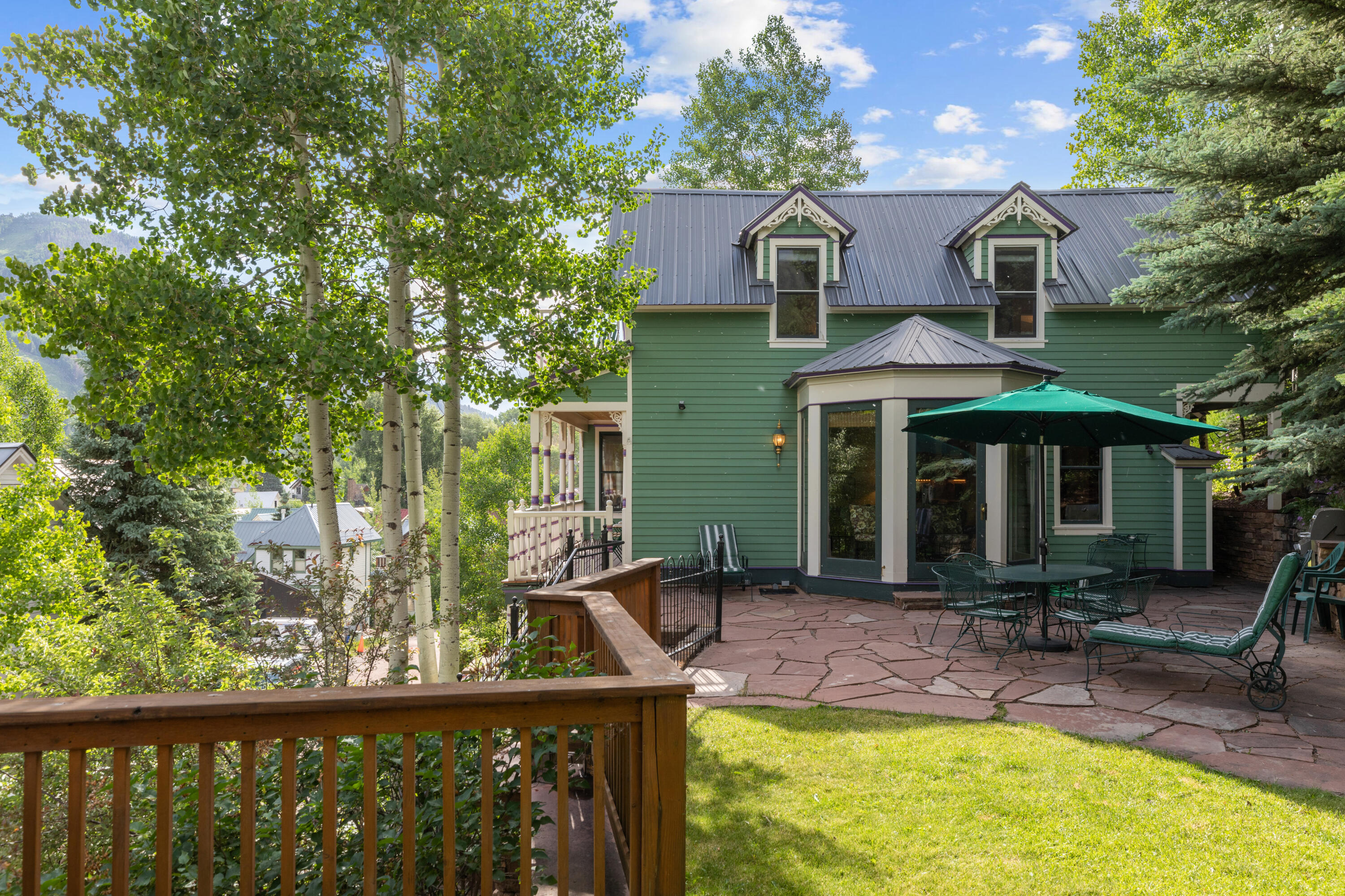 131 E Gregory Avenue