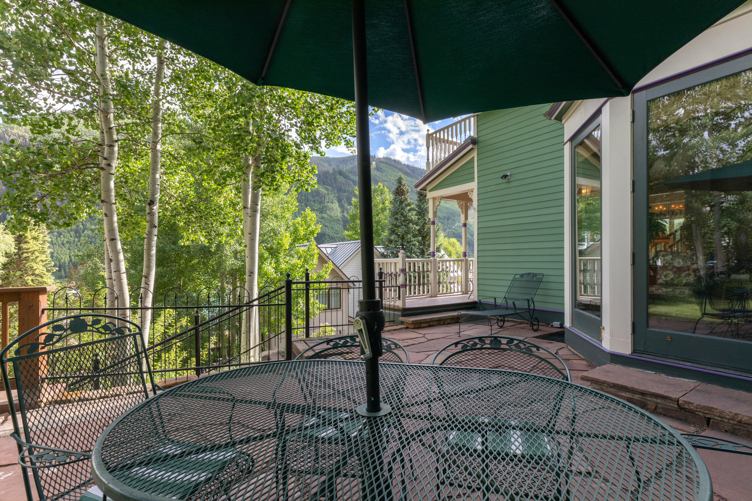 131 E Gregory Avenue