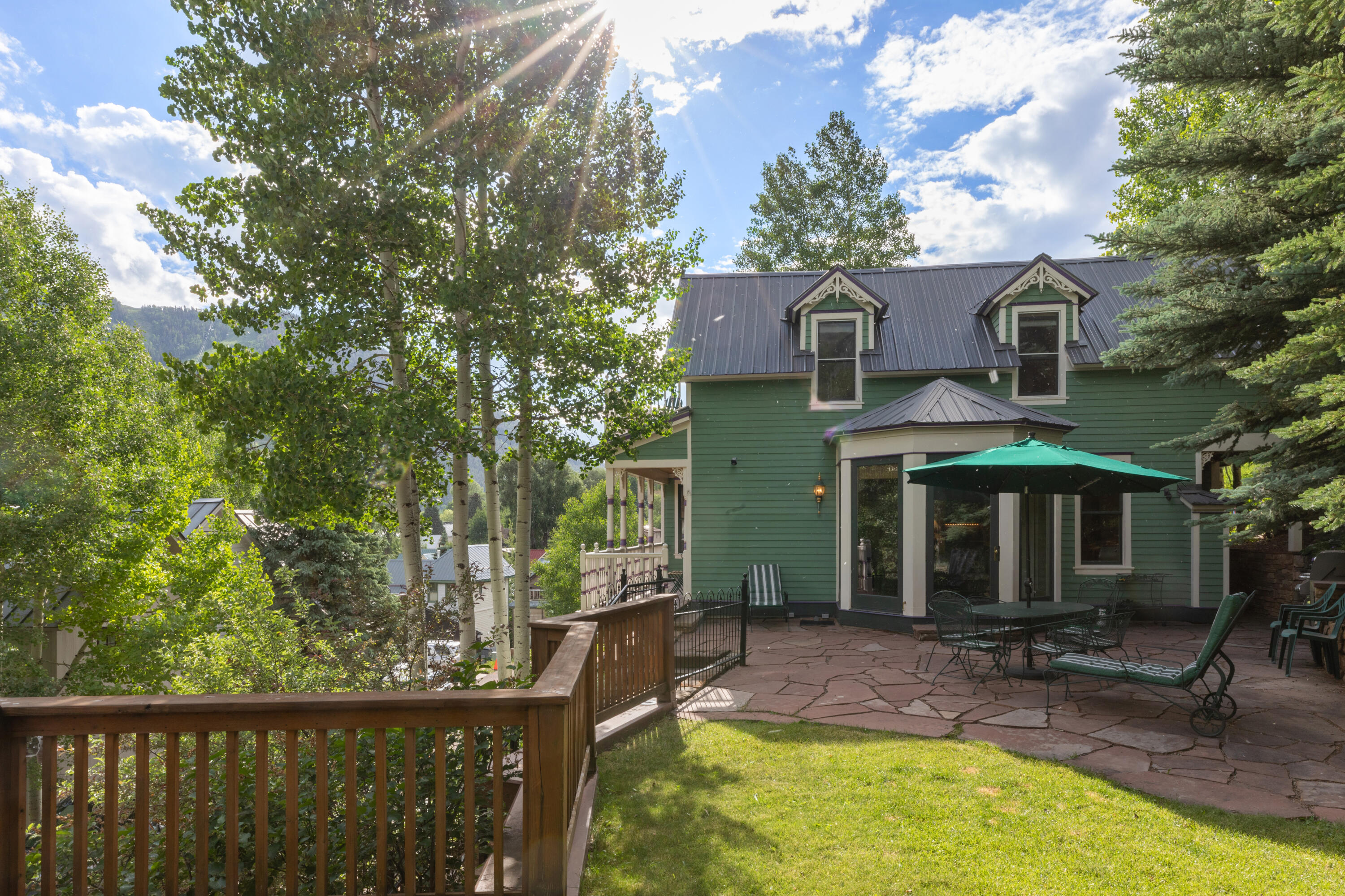 131 E Gregory Avenue