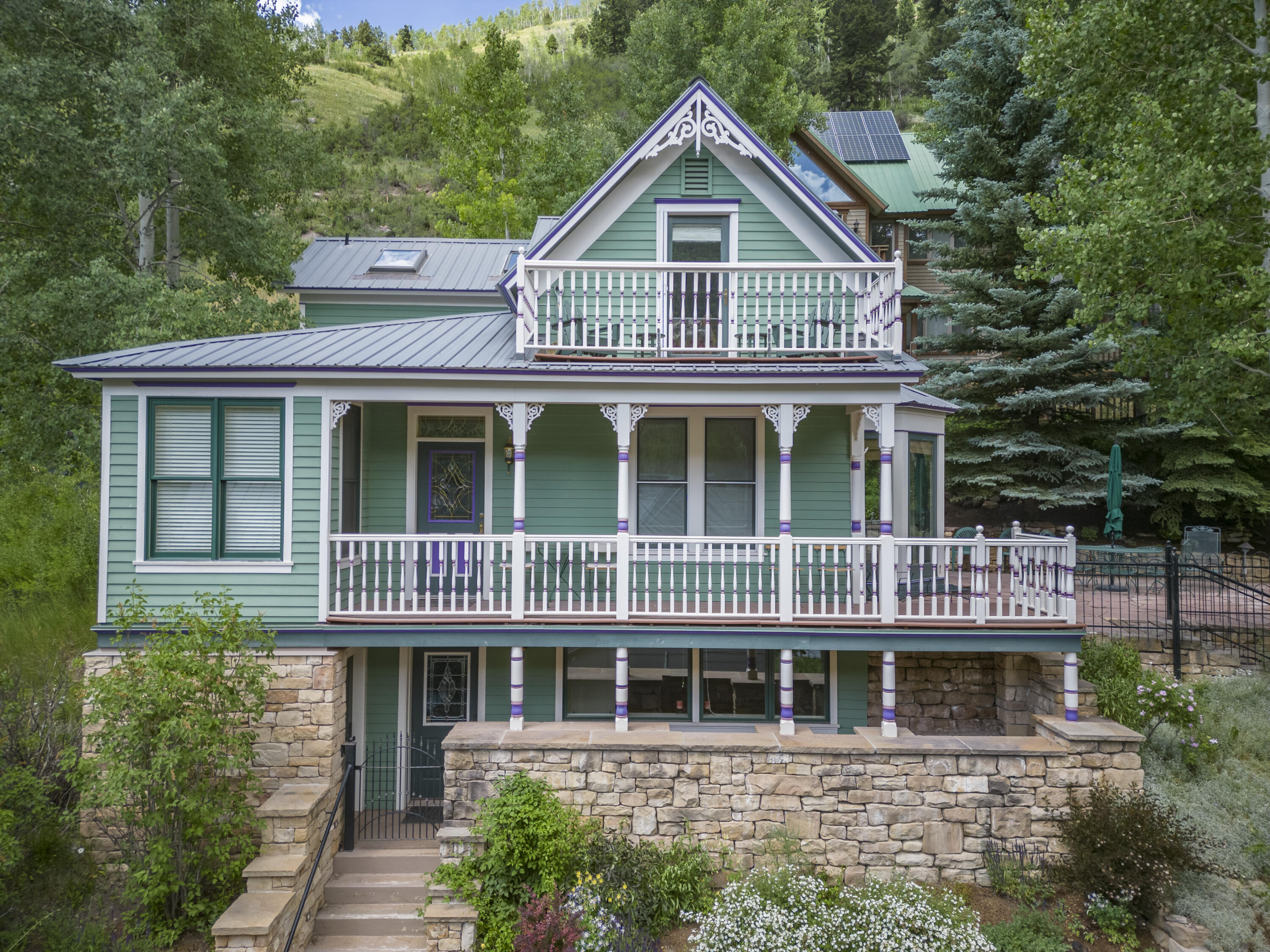 131 E Gregory Avenue