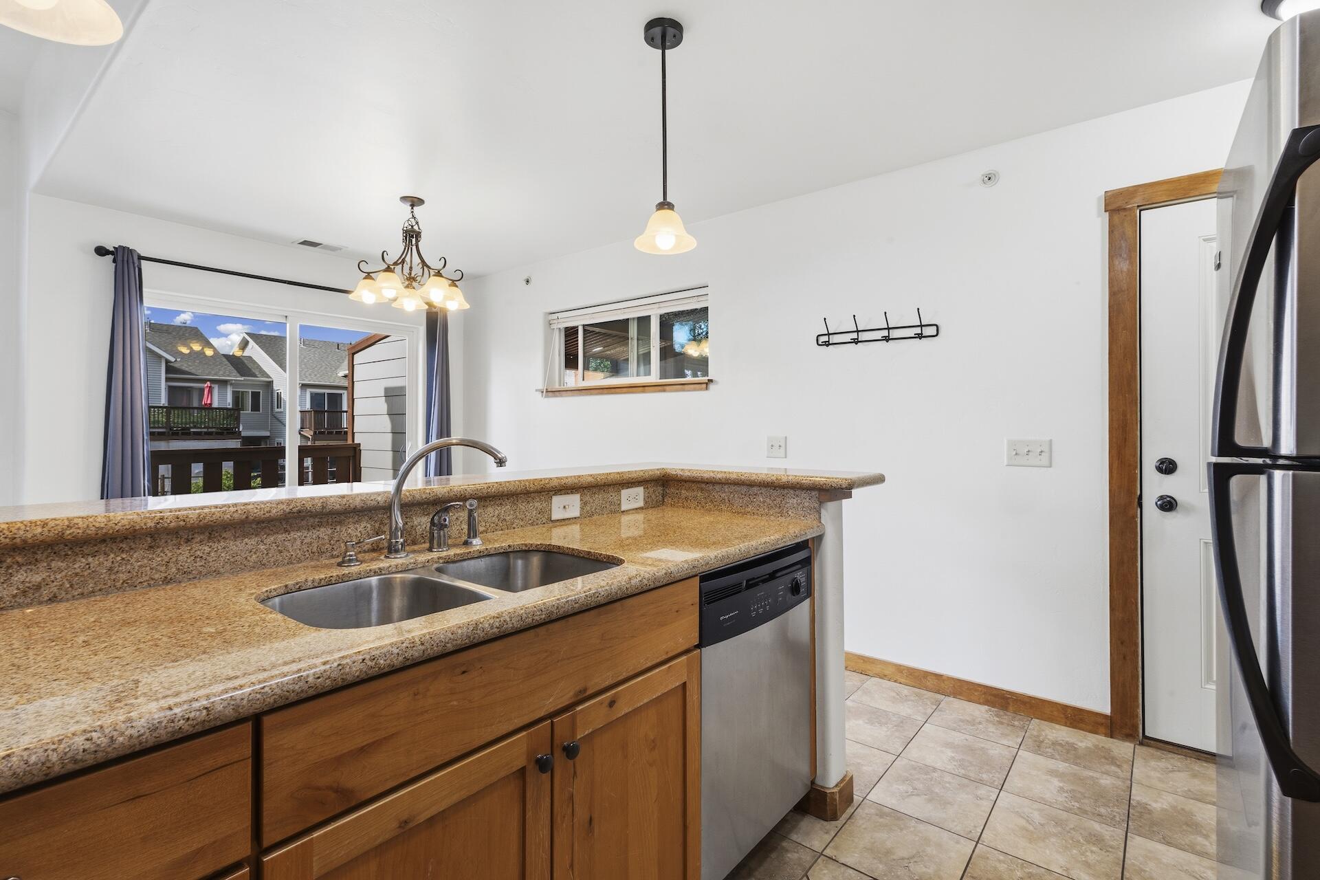 550 Redcliff Circle