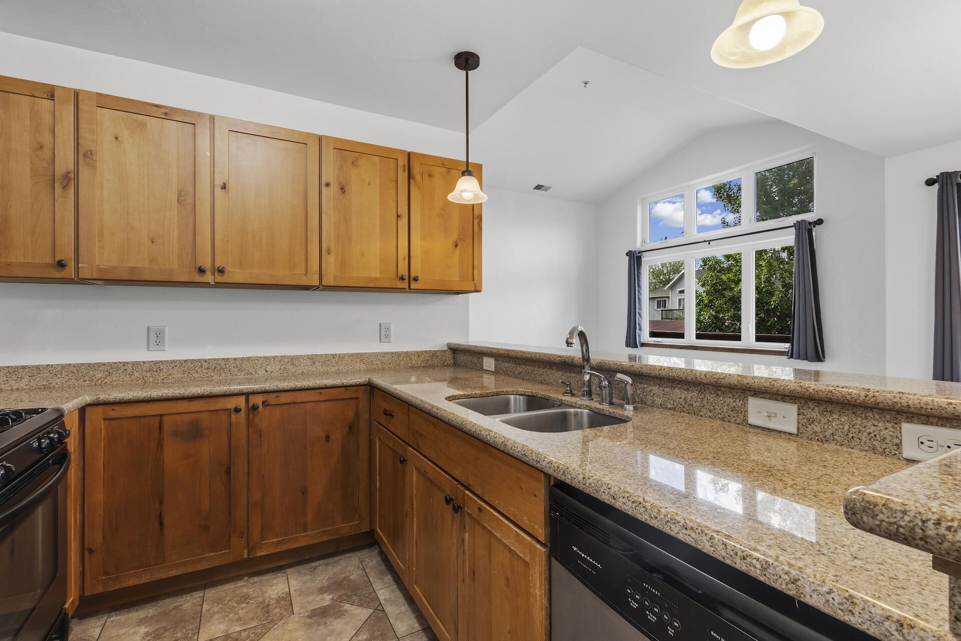 550 Redcliff Circle