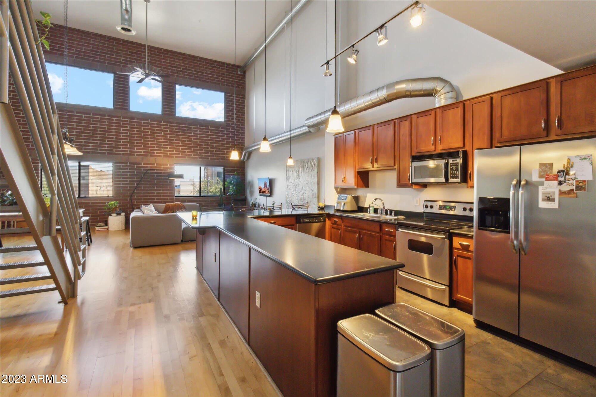 424 S 2ND Street, 208
