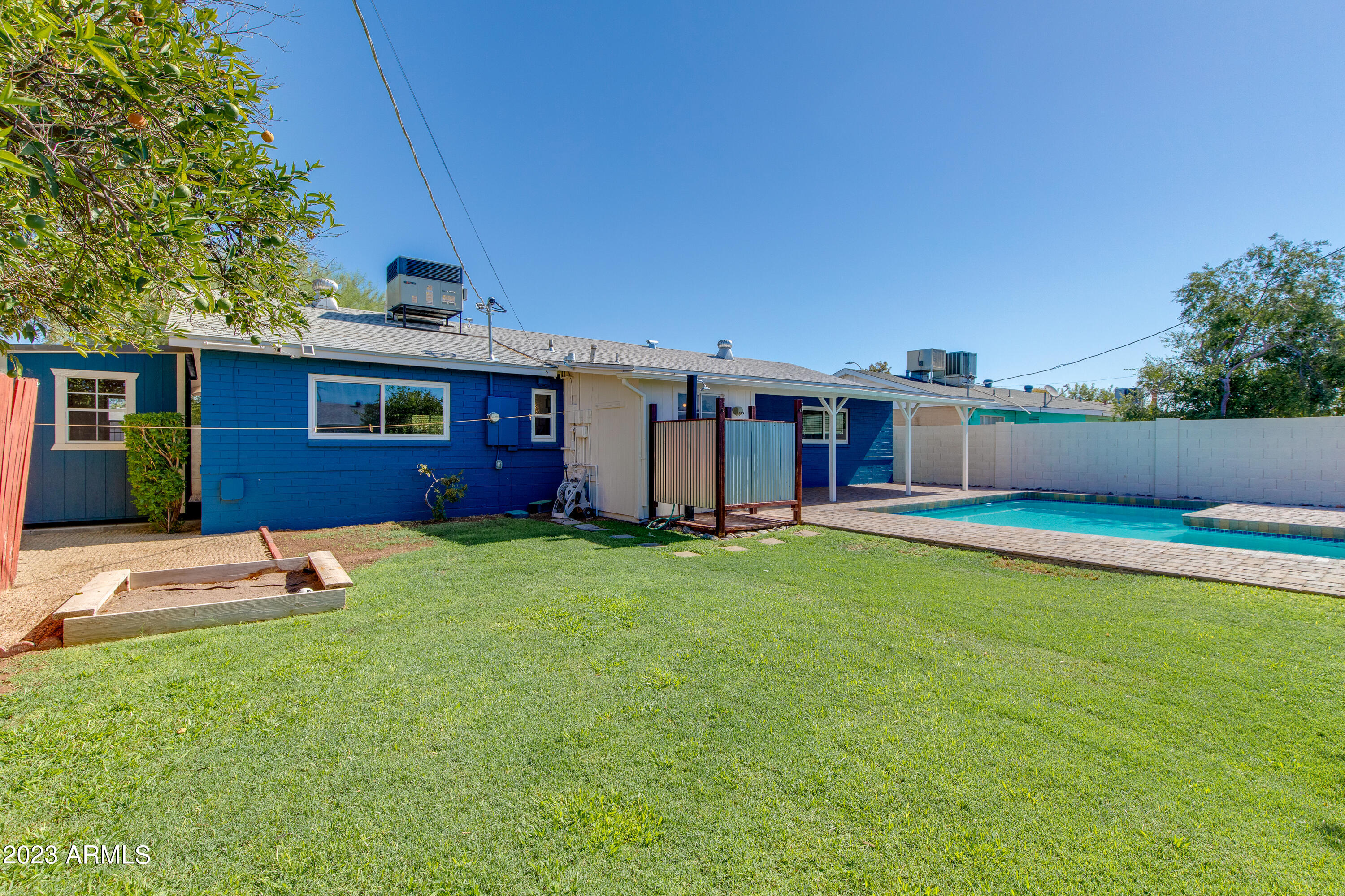 2525 W Orchid Lane